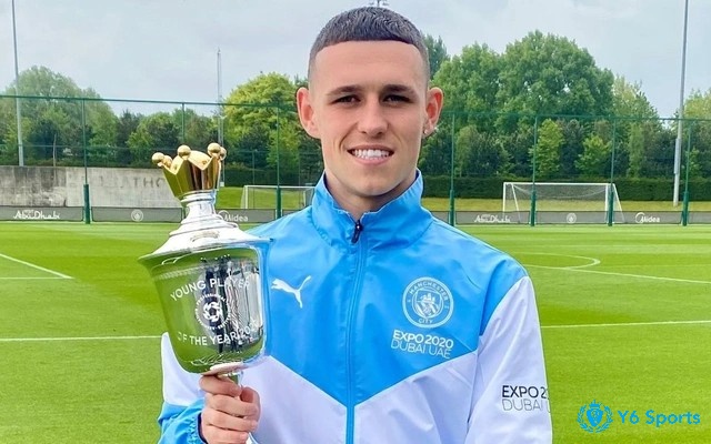 Phil Foden đạt danh hiệu cầu thủ trẻ xuất sắc nhất Ngoại Hạng Anh