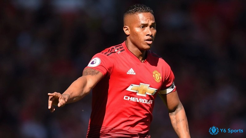 Antonio Valencia là cầu thủ với khả năng tấn công và phòng thủ đỉnh cao