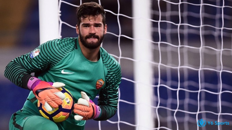 Thủ môn Alisson giúp đội giữ sạch lưới liên tiếp 7 trận trong mùa giải 2019 - 2020